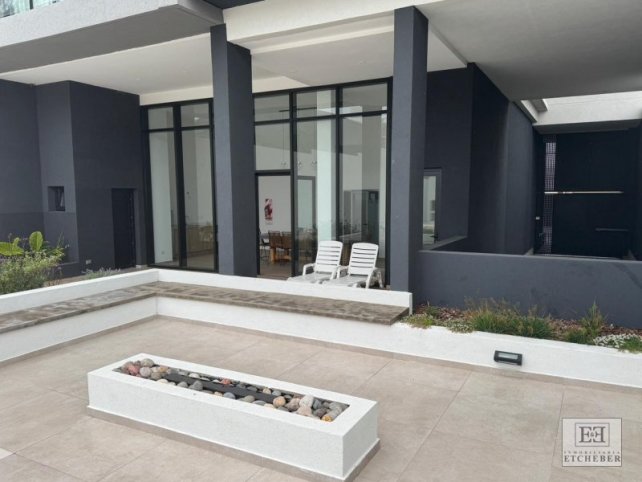 Depto 2 dorm, 126m² con cochera y pileta — Centro