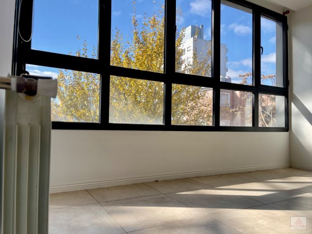Depto 2 dorm, 76m² con cochera y balcón — Alberdi