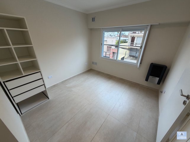 Depto monoambiente reciclado, 40m² en primer piso — San Lorenzo