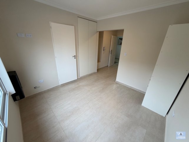 Depto monoambiente reciclado, 40m² en primer piso — San Lorenzo