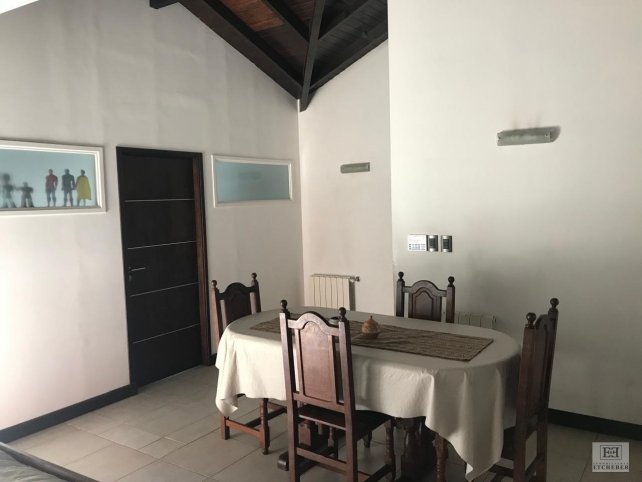 Casa 2 dorm, amplio entorno verde, 30x47m