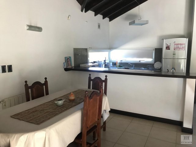 Casa 2 dorm, amplio entorno verde, 30x47m
