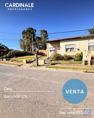 Casa en esquina 2 dorm, 100m² — Barrufaldi y Carlos Gardel