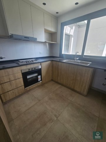 Depto 2 dorm, 88m² con 2 cocheras — Av Avellaneda
