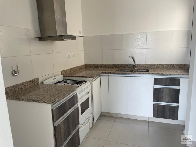 Depto semicentrico 1 dorm, 50m² con cochera — 14 de julio al 100
