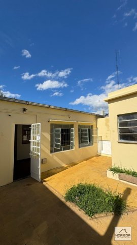 Casa en Venta ALSINA 926, 120m², 2 dorm, 1 baño, semi céntrica