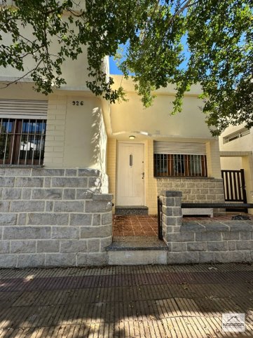 Casa en Venta ALSINA 926, 120m², 2 dorm, 1 baño, semi céntrica