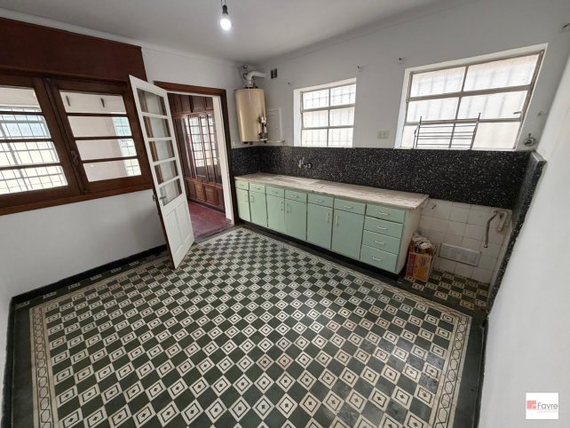 Casa en excelente estado, 2 dorm, 122m² — Alsina 926