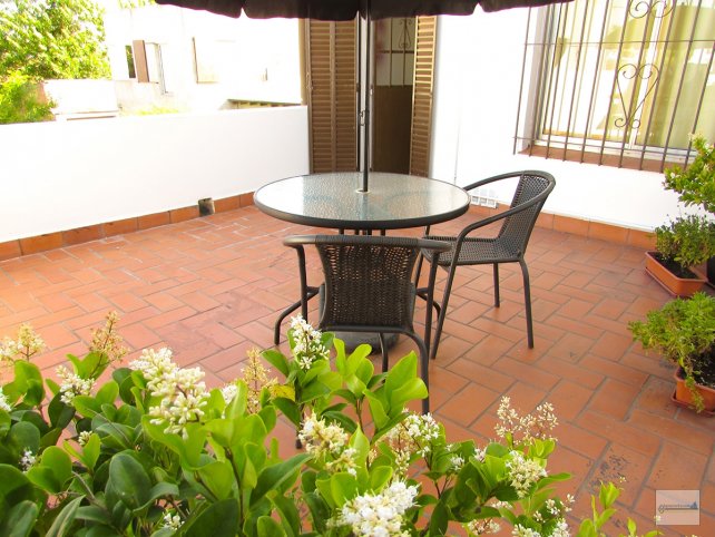 Depto. 2 dorm, 90m² con terraza propia — Uriburu y Av.Peron