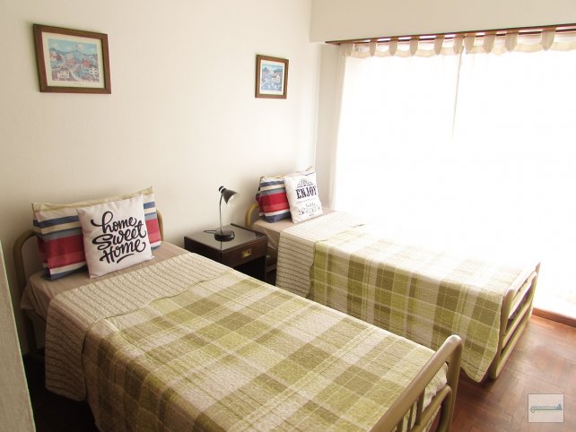 Depto. 2 dorm, 90m² con terraza propia — Uriburu y Av.Peron