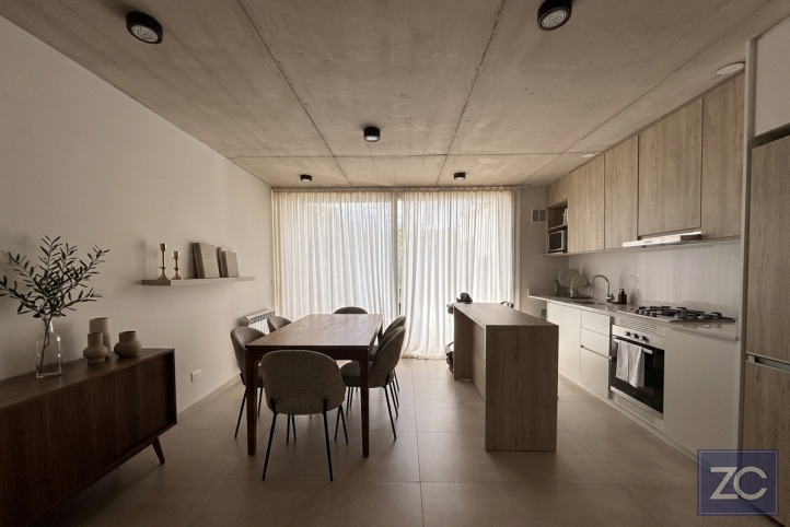 Duplex HOUSING | 3 Dormitorios, 120m², con cochera