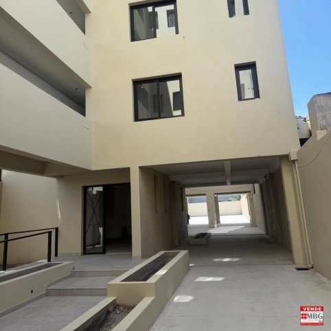 Depto 1 dorm, 56m² con cochera — Uriburu 1026