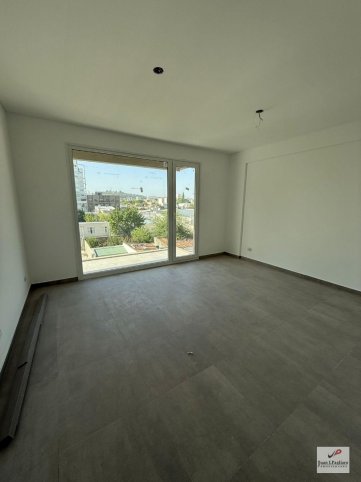 Depto 2 dorm, 100m² en Av. España — Tercer piso