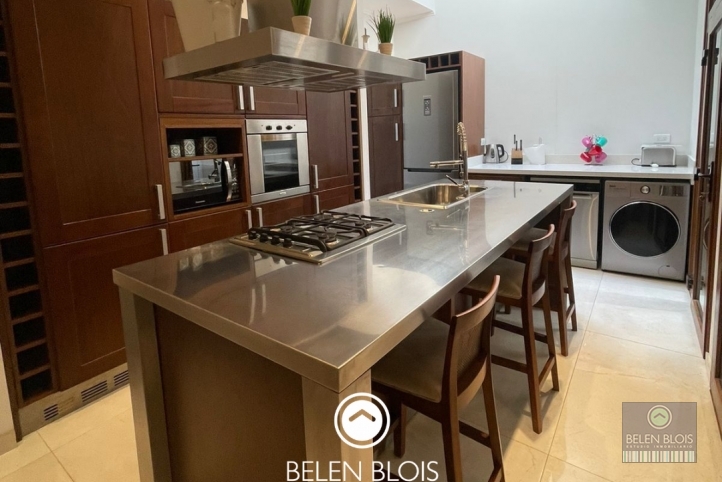 Depto 2 dorm, 80m² en Sarmiento al 900
