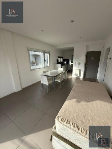 Depto 1 dorm, 42m² con cochera — Alsina 933