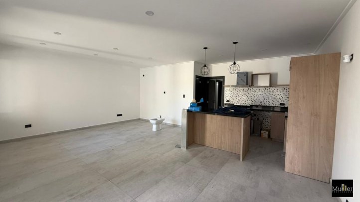 Casa 3 dorm, 160m² con garage — Pinto al 1700