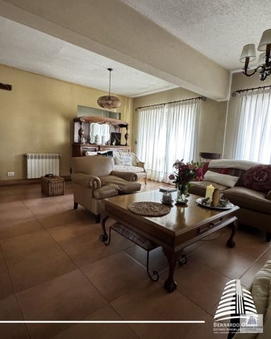 Depto duplex 3 dorm, 130m² con balcón y cochera — Sarmiento 1651