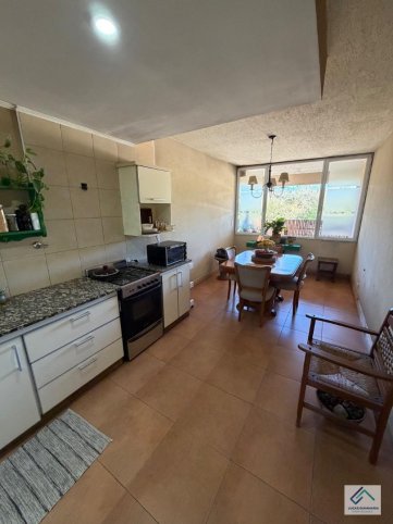 Depto 3 dorm, 120m² en primer piso con cochera — Sarmiento 1651