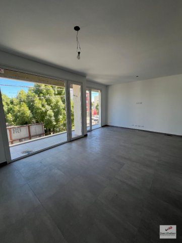 Depto 1 dorm, 85m² en Av. España — Primer piso