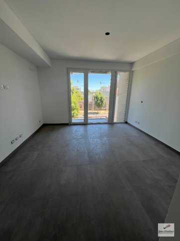 Depto 1 dorm, 85m² en Av. España — Primer piso
