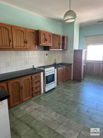Depto 3 dorm, 83m² céntrico con cochera — Constitución