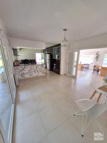 Casa 3 dorm, 400m² con pileta y garage — Reforma Universitaria