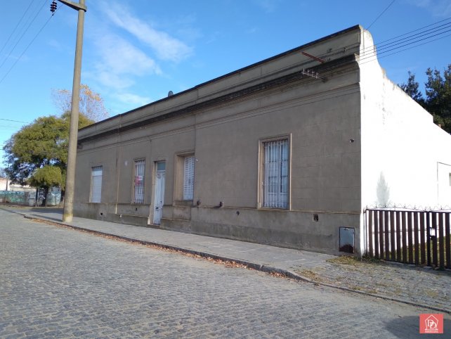 Casa 3 dorm, 95m², 3 baños, amplio patio — Avda. Tandil esq. Rodriguez