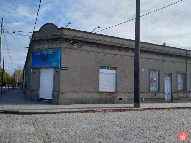 Casa 3 dorm, 95m², 3 baños, amplio patio — Avda. Tandil esq. Rodriguez
