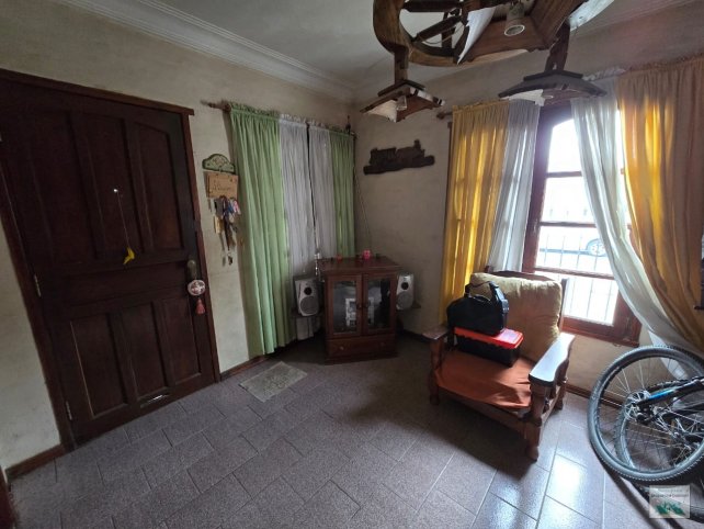 Casa 3 dorm, 2 baños, garage para 2 vehículos — Piedrabuena y Cuba