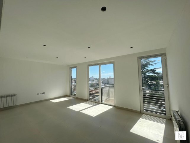 Depto Céntrico de 1 Dormitorio con Cochera — Chacabuco 837