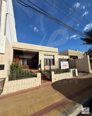 Casa a reciclar 2 dorm, 168m² en Calvario con garage y quincho
