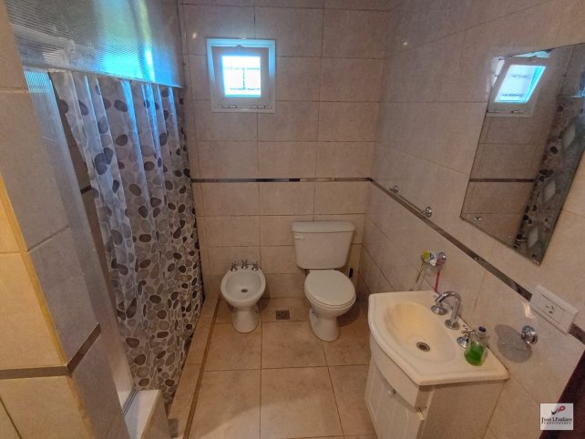 Casa 2 dorm, 130m² con patio y parrilla