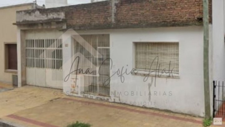 Casa en Venta a Restaurar en Moreno 1000, 90m² con amplio patio y quincho