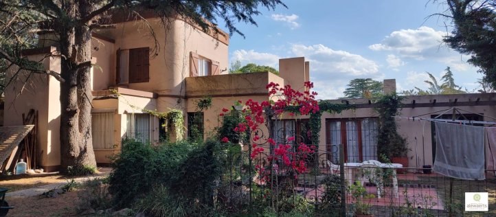 Casa 2 dorm, 140m² en Ugarte y Tucumán con garage