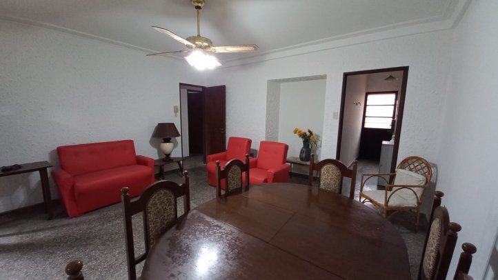 Casa 3 dorm, 110m² con garage — Uriburu