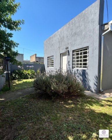 Casa 2 dorm, 10x60m en Argerich 2300