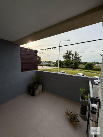 Casa en excelente estado, 2 dorm, 60m² con garage — Barrio Procrear