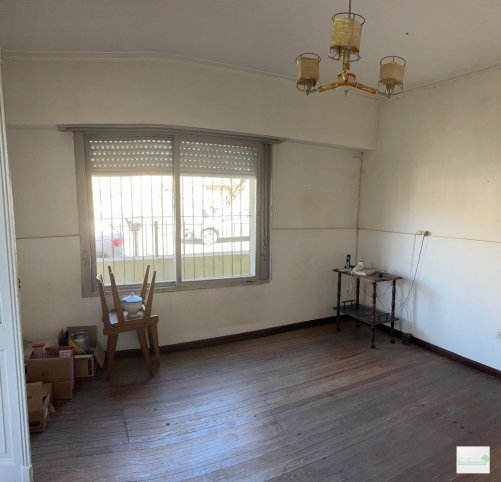 Casa de dos dormitorios con excelente ubicación semicéntrica