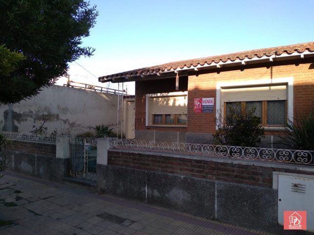 Casa 2 dorm, 75m² en Arana con patio y parrilla