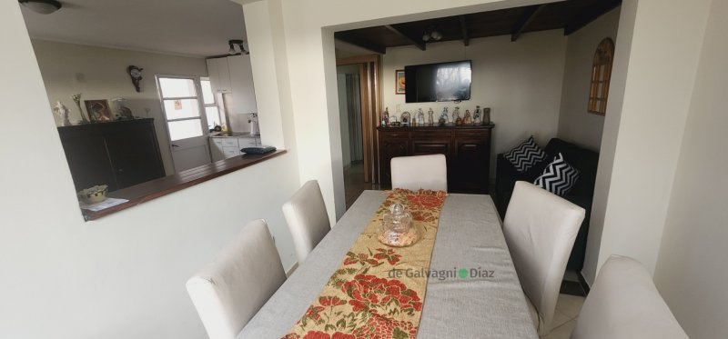Casa 2 dorm, 150m² con garage — Corrientes 691
