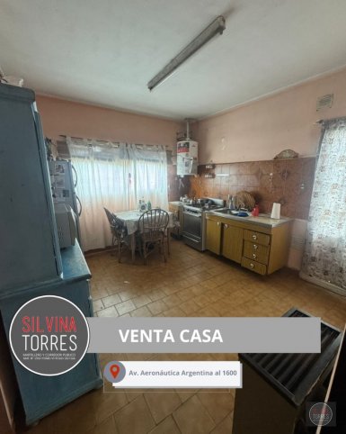 Casa 2 dorm, 76m² con amplio parque — Av Aeronáutica Argentina