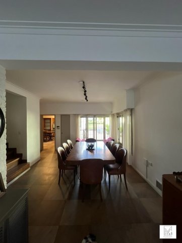 Casa 5 dorm, 320m² con garage y pileta — Avellaneda