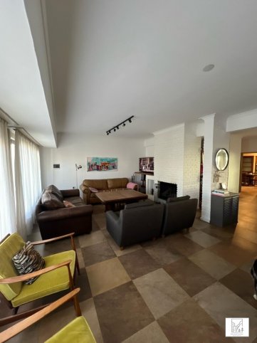 Casa 5 dorm, 320m² con garage y pileta — Avellaneda