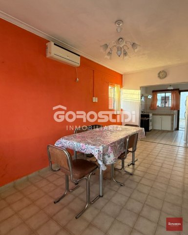 Casa 2 dorm, 12.45x17.89m, con garage — Piedrabuena