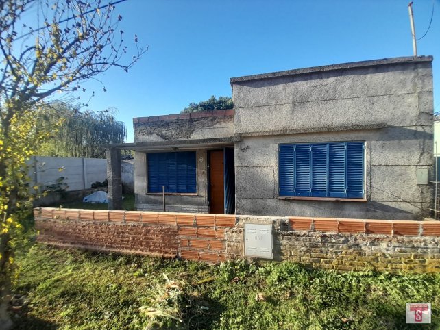 Casa a reciclar 2 dorm, 1 baño, garage — Muñiz al 2500
