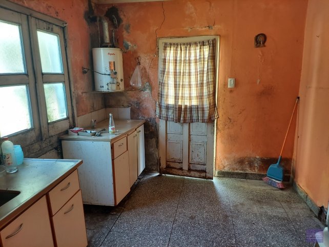 Casa 3 dorm, 56m² en Arenales 680, ideal para reciclado
