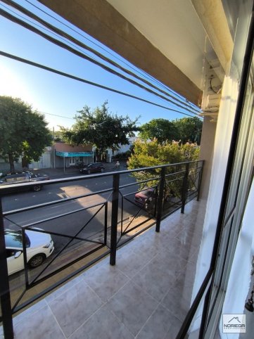 Depto 2 dorm, 71m² en Av. Peron — Excelente estado