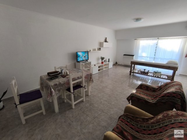 Depto 2 dorm, 71m² en Av. Peron — Excelente estado