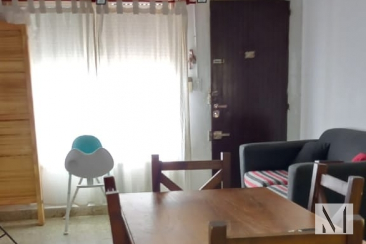Casa 2 dorm, 65m² con garage — Laprida