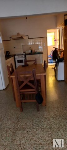Casa 2 dorm, 65m² con garage — Laprida